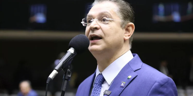 À CNN, líder do PL propõe CPI do abuso e PEC em reação ao STF