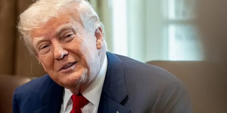 Trump diz que tarifas da China cairão de 145% e espera “negociações substanciais”