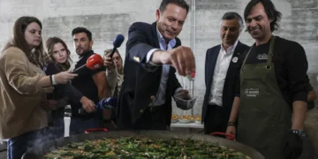 Montenegro diz que AD está a crescer. Candidatura acusa PS de criar “farsa” na campanha