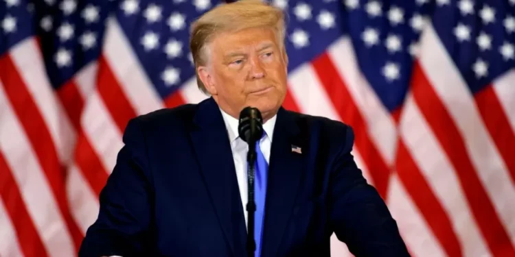 Tarifas: Trump diz que mudança de empresas da UE para EUA evita sanções