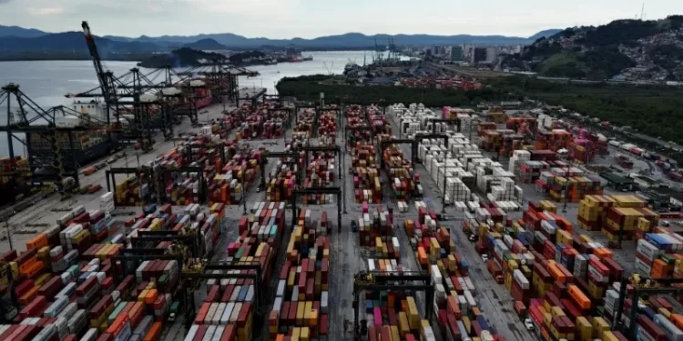 Balança comercial brasileira tem superávit de US$7,239 bi em maio, abaixo do esperado