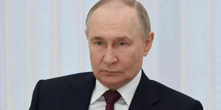 Putin autoriza criação de aplicativo para “combater” WhatsApp e Telegram