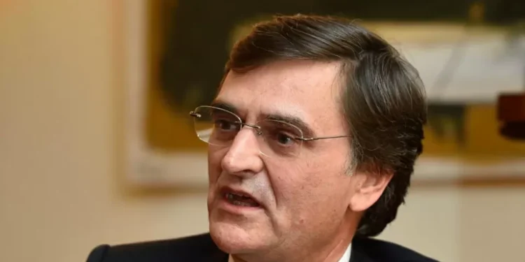 Manuel Monteiro desafia PSD e CDS a aproveitarem quadro parlamentar para rever Constituição