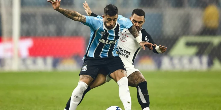 Em jogo movimentado, Grêmio e Corinthians empatam pelo Brasileirão