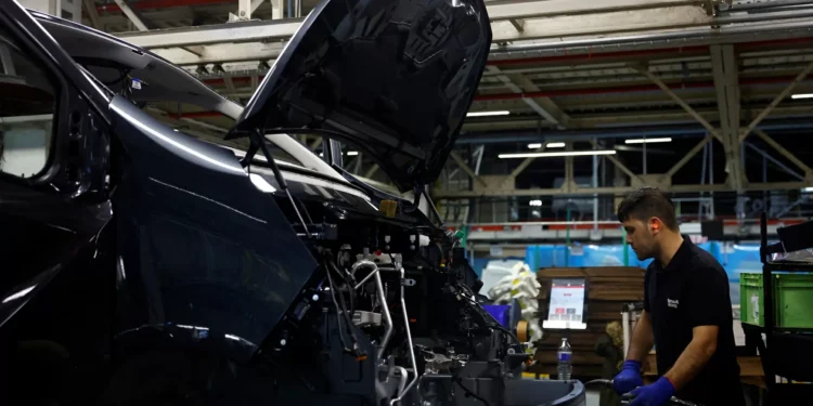 Zona do euro: crescimento fica estagnado em junho com serviços e indústria em baixa