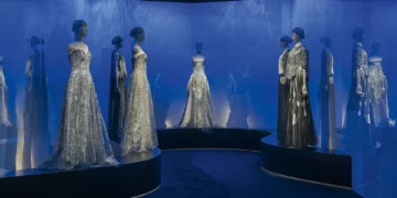 Exposição em Milão celebra os vinte anos da alta-costura de Giorgio Armani