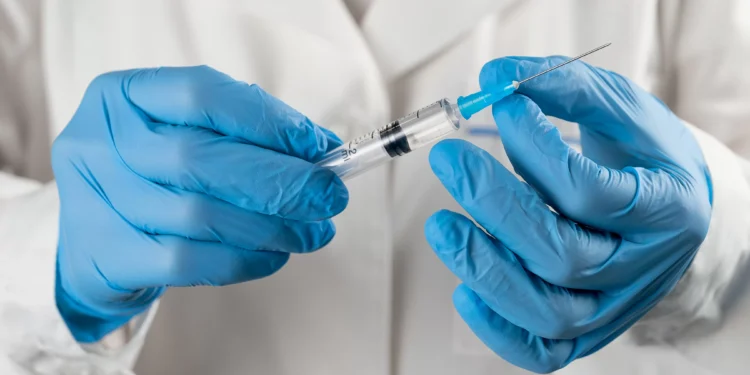 Nos Estados Unidos, agência regulatória aprova injeção bianual para prevenir HIV