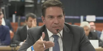 PF evita comentar acusação de Ramagem sobre “indução ao erro” em inquérito