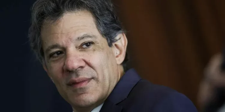 Haddad diz ter “propósito” com fiscal e até imita Lula em evento reservado