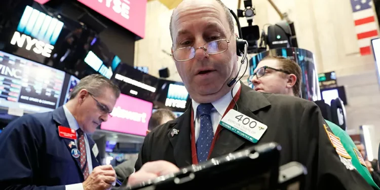 Wall Street termina misto de olhos posto no conflito Irão-Israel