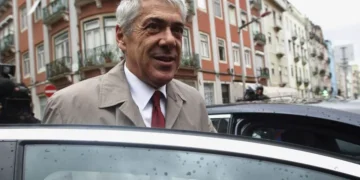 Sócrates apresenta terça-feira queixa em tribunal europeu contra o Estado