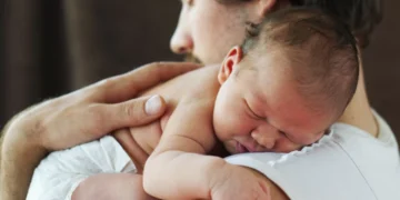Como a paternidade molda o cérebro do homem e transforma o cuidado