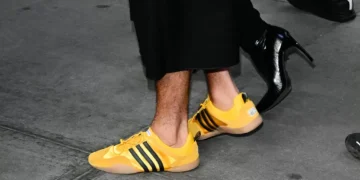 Esqueça os neutros! Os tênis coloridos que andam fazendo a cabeça, ou melhor, os pés dos estilosos