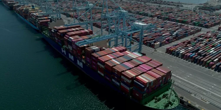 Pós-tarifaço: Déficit comercial dos EUA tomba 55,5% em abril, a US$ 61,62 bilhões