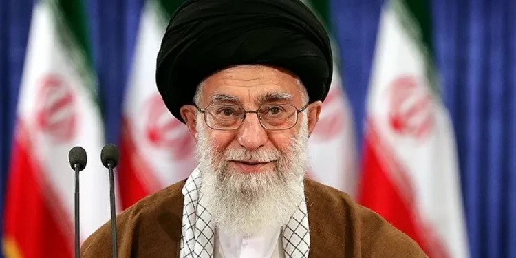 Parlamento de Teerão recomenda fecho do Estreito de Ormuz por onde passa 20% do petróleo mundial