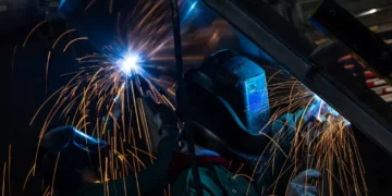 Manufatura dos EUA segue fraca em junho por tarifas