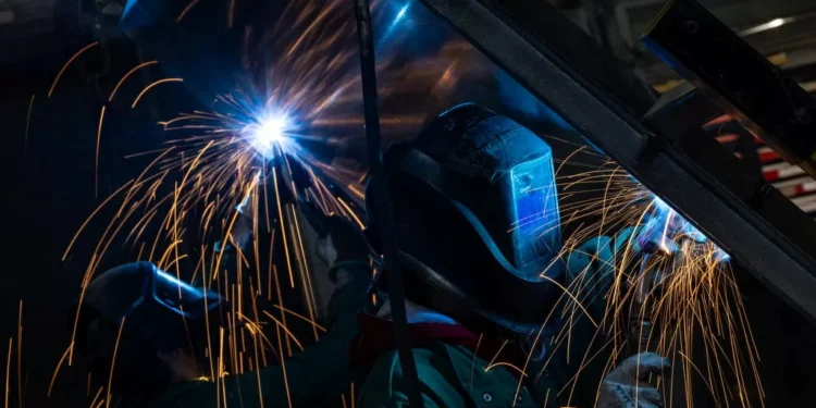 Manufatura dos EUA segue fraca em junho por tarifas