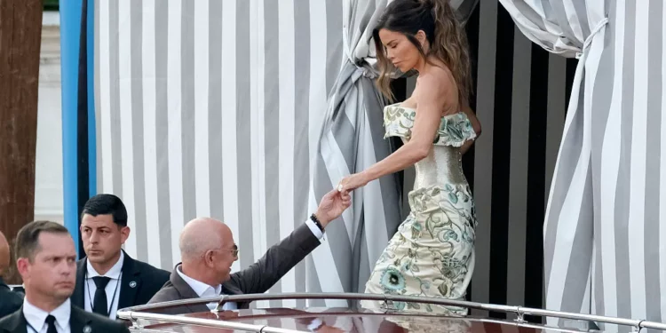 No casamento com Jeff Bezos, Lauren Sánchez declarou seu amor a uma peça de moda