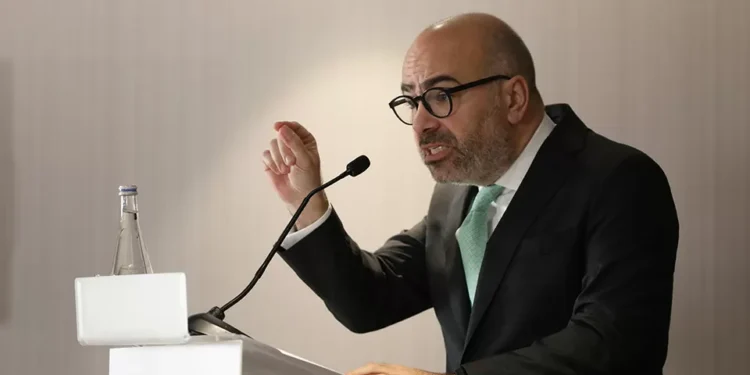 Solução para problema da habitação passa por mais habitação social, diz Pinto Luz