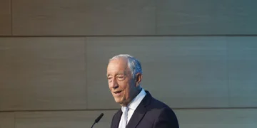 Presidente promulga descida do IRS em 2025 e compromisso de novo corte em 2026