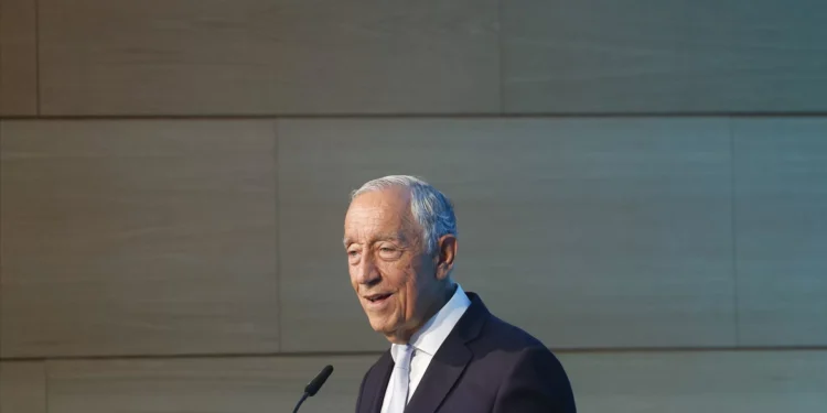 Presidente promulga descida do IRS em 2025 e compromisso de novo corte em 2026