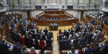 “Pegada legislativa”. Lobbying em Portugal volta ao Parlamento