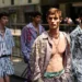 Leveza e gentileza em meio ao caos: as tendências ‘suaves’ da moda masculina em Milão e Paris