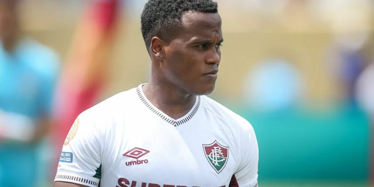 Fluminense encaminha venda de Jhon Arias para o futebol inglês