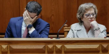 Governo pede que leis da nacionalidade e de estrangeiros baixem à especialidade para assegurar consenso