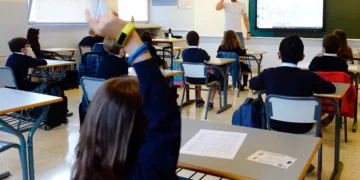 Sindicato defende extensão da proibição do uso de telemóveis nas aulas até ao 12.º ano