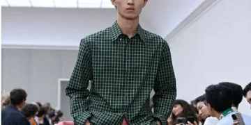 Provocativa, mas sutil: como foi a estreia de Jonathan Anderson à frente da Dior Homme?