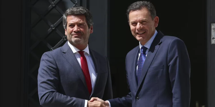 Primeiro-ministro reúne-se com André Ventura para falar sobre imigração