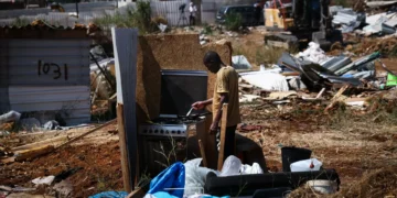 Demolição de barracas. PS vai propor soluções para situações de emergência como a de Loures