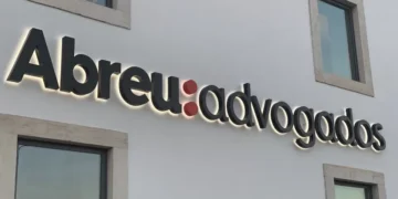 Abreu Advogados assessorou LYFT na aquisição da dona da FreeNow por 175 milhões