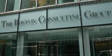 Ativos sob gestão crescem 12% a nível global em 2024 e atingem valor recorde de 128 biliões