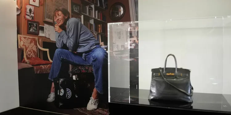 Bolsa Birkin original é arrematada por milhões de dólares em leilão francês