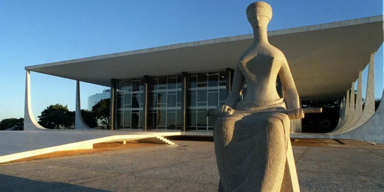 STF vai ficar do lado do Congresso no caso do IOF, diz especialista à CNN