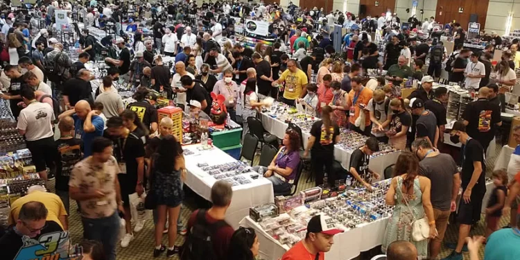 Evento em SP reúne fãs de carros em miniatura no Salão Diecast