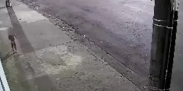 PM resgata menina de 3 anos vagando sozinha de madrugada na Grande SP