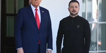 Diplomacia, estilo e luto: qual a mensagem do terno preto de Zelensky?