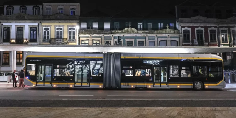 Câmara do Porto devia ter estado mais à altura no metrobus, diz Nuno Cardoso