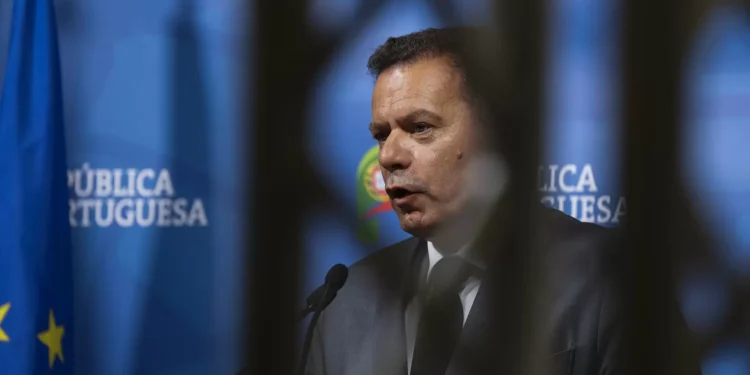 Governo esclarece que isenção de taxas é para doentes não referenciados