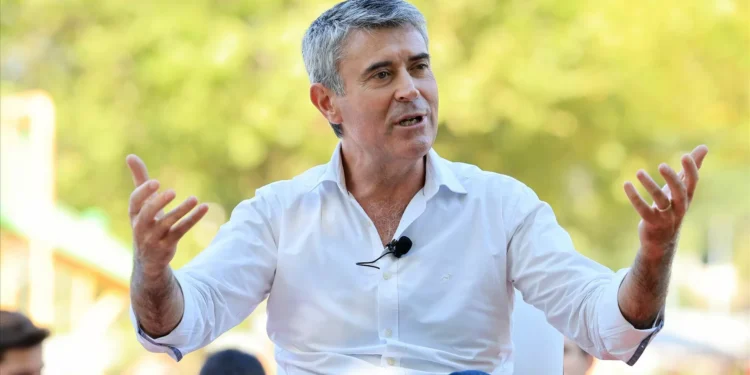 Carneiro defende que Governo deve responder pelo que falhou nos incêndios (e cita Cavaco Silva)