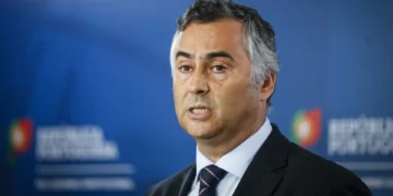 Pré-escolar. Governo recorre a autarquias e contentores para abrir seis mil vagas