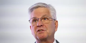 Waller supera Hassett e se torna favorito para chefiar Fed, mostra bolsa de aposta