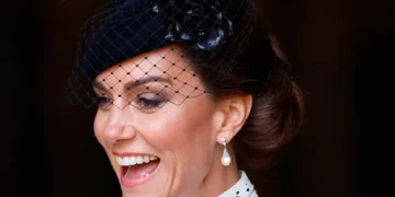 Bolinhas: o caso de amor que a moda não consegue superar — e como usar já