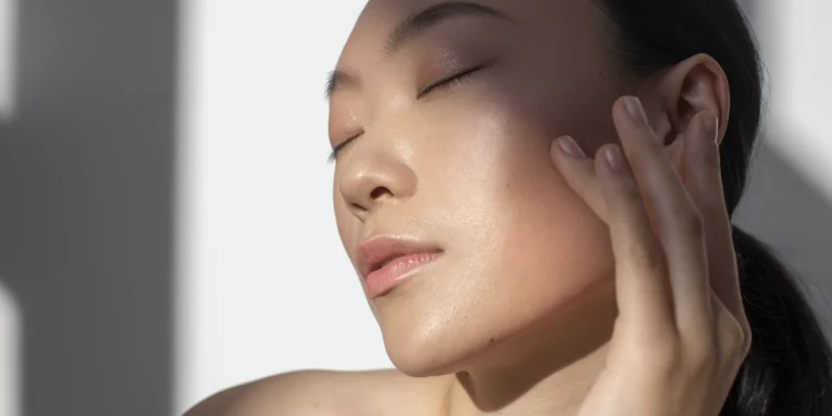 Sem bisturi e sem dor: a simples, mas poderosa combinação de tecnologias da Coreia do Sul para alisar a pele