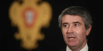 OE2026: Carneiro adverte que PS votará contra se proposta do Governo traduzir alterações às leis laborais