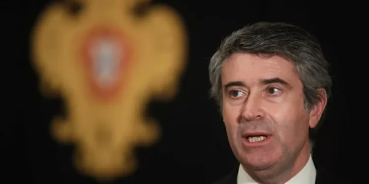 OE2026: Carneiro adverte que PS votará contra se proposta do Governo traduzir alterações às leis laborais