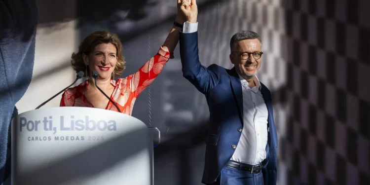 CNE dá a Moedas 24 horas para tirar cartazes proibidos antes das eleições